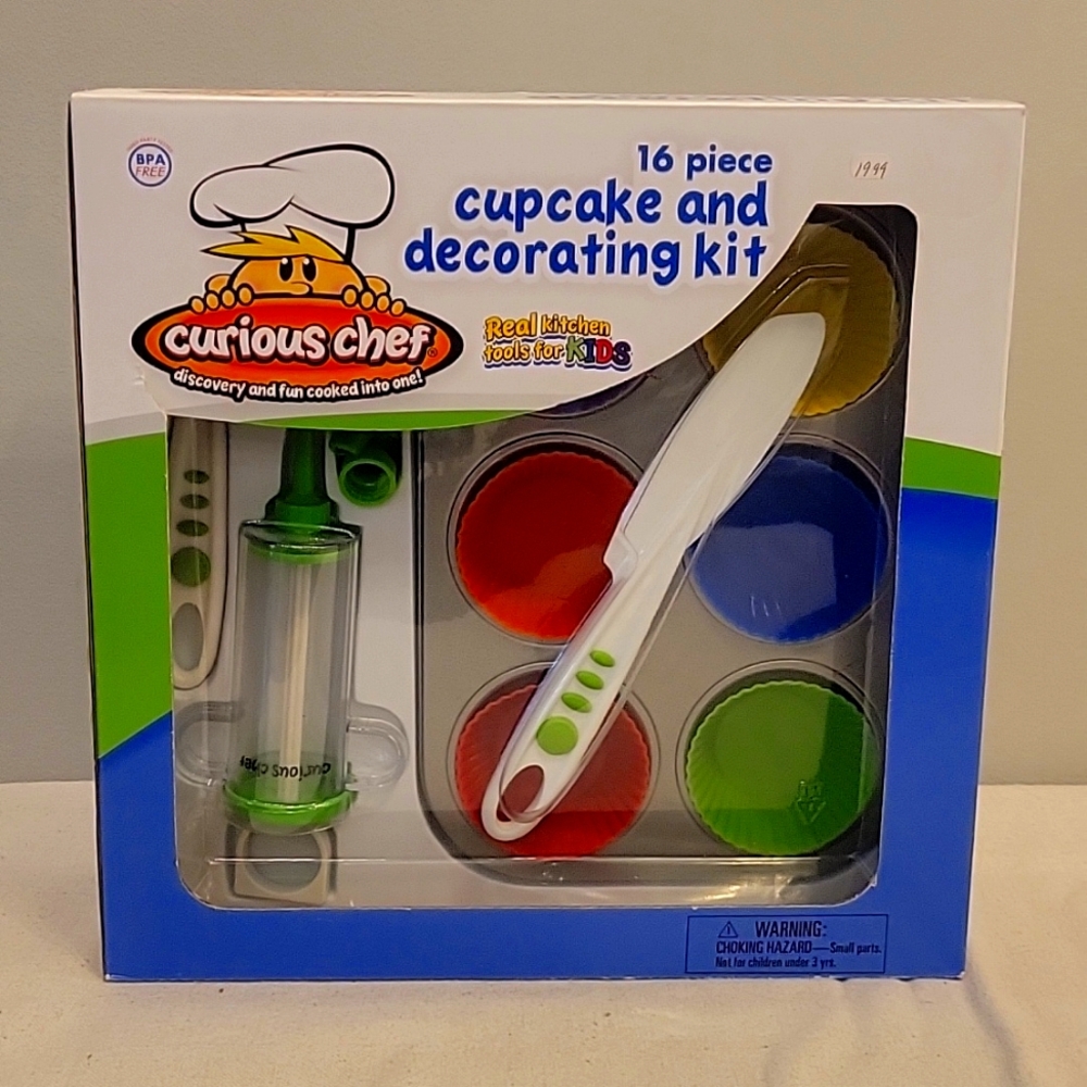 Curious Chef 16 piece Cupcake and decorating kit